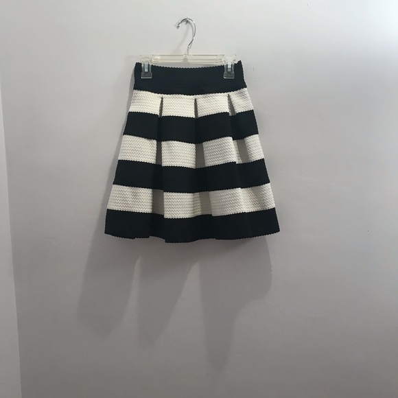 Black & White Bubble skirt! - Picture 2 of 6